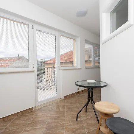 1 Bedroom Stunning In *